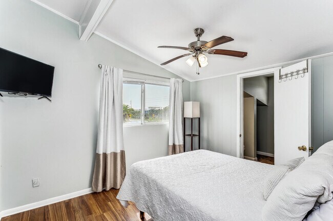 Building Photo - 1402 Via De Luna Dr