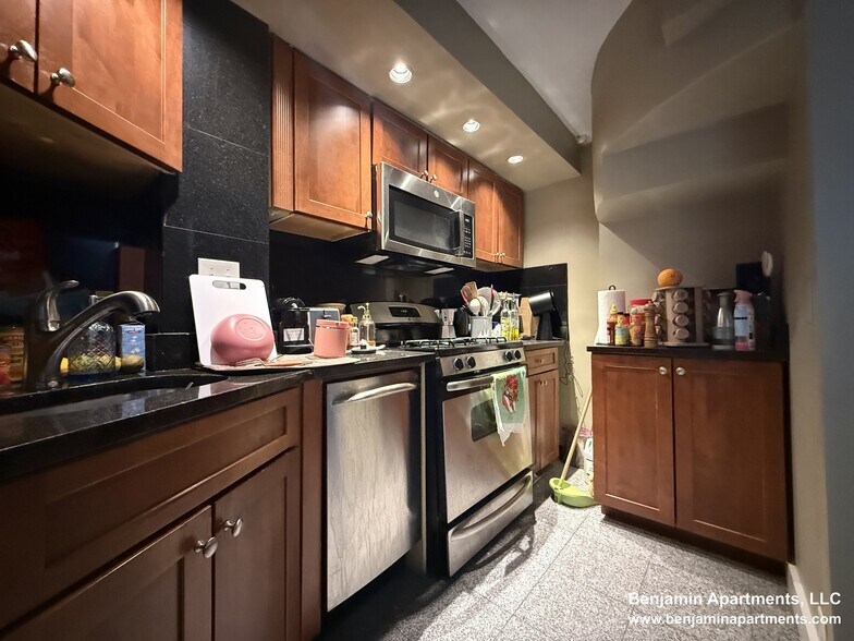 Building Photo - 113 Beacon St