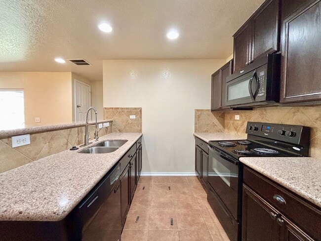 Building Photo - Bright and Open 4 bedroom 2 bath Single Story Home on the NE side of SA!