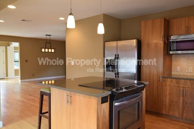 Building Photo - 4480 Utica St