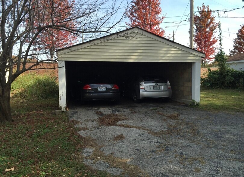 Building Photo - 1434 Woodland Dr