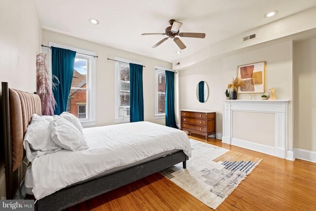 Building Photo - 1402 Light St