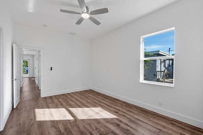 Building Photo - 1573 W 16th St