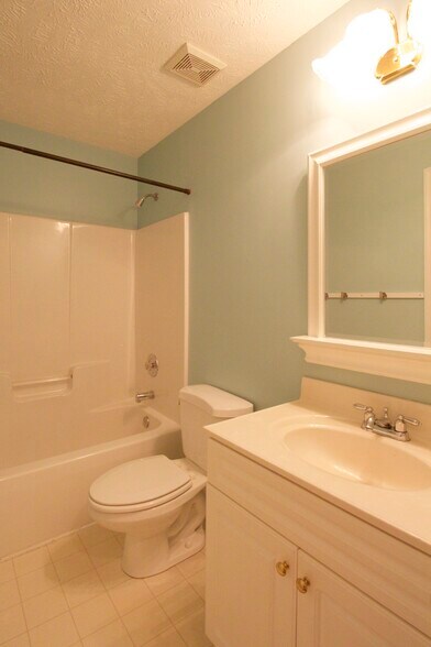 Guest Bath - 121 Rothbury Dr