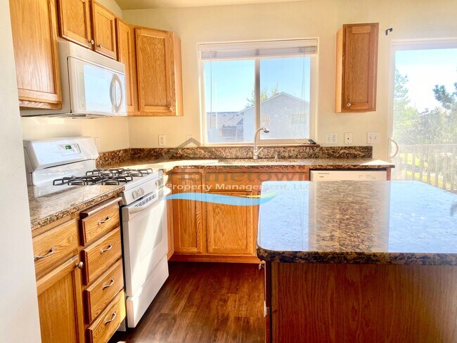 Building Photo - Beautiful 4 Bed 2 Bath Home on Corner Lot ...