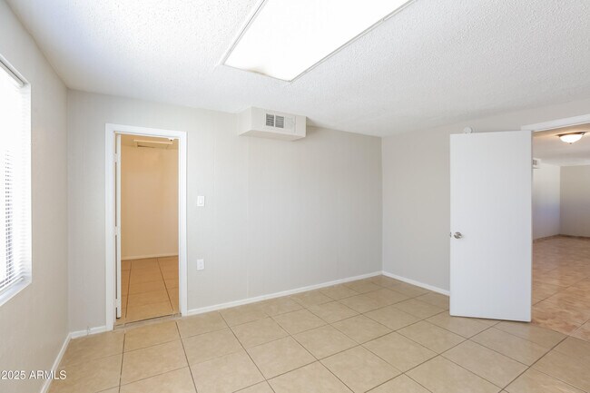 Building Photo - 5802 W Berkeley Rd
