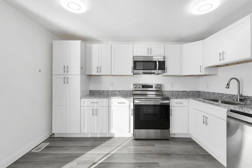 Building Photo - 6876 S 90 E