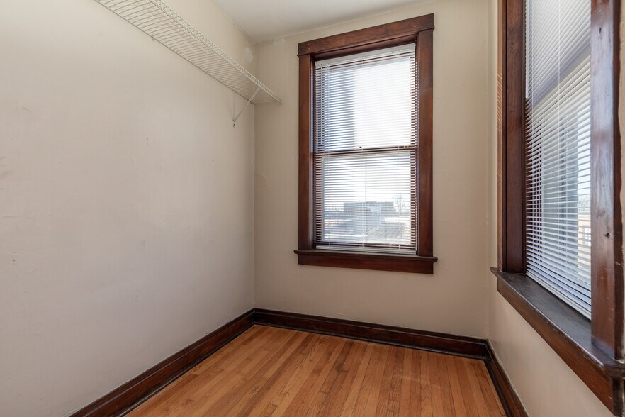 Building Photo - 4989 Arsenal St