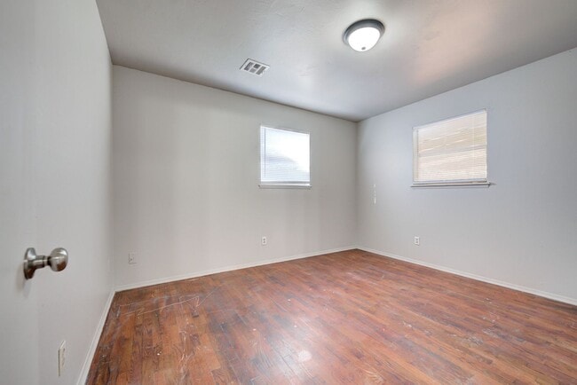 Building Photo - 1528 SE 49th Terrace