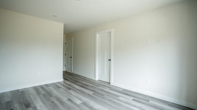 Building Photo - Brand-New Luxury 3BR Townhomes – First Mon...