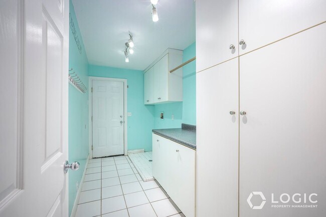 Building Photo - 9385 Tortellini Dr