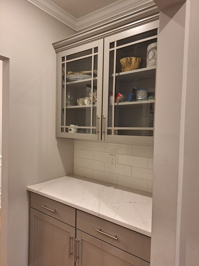 Building Photo - Beautiful Five Bedroom Home Located in Northeast Columbia!