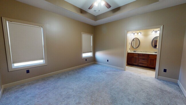 Building Photo - Townhome in Savannah schools!