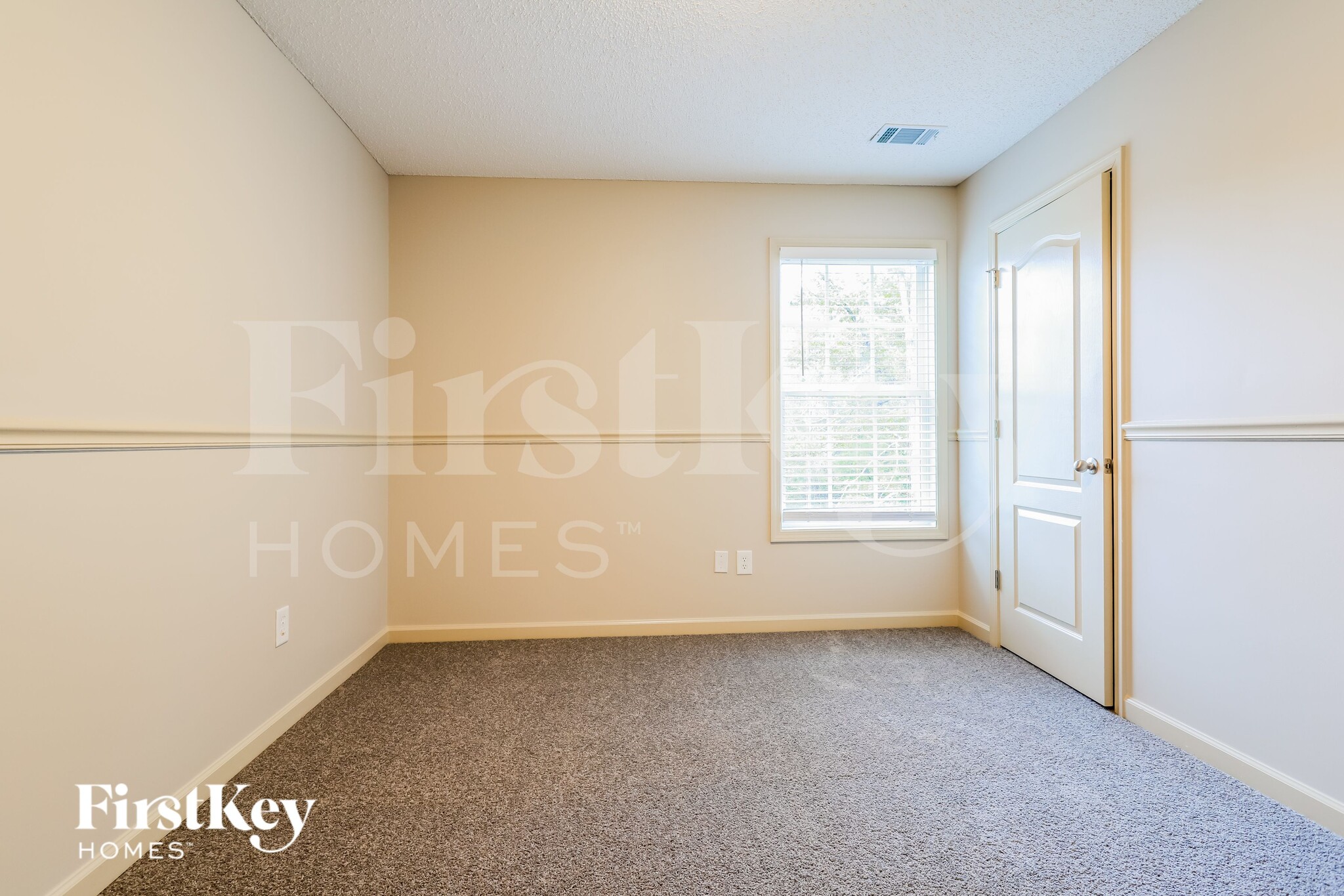 Building Photo - 894 Hawk Creek Trail