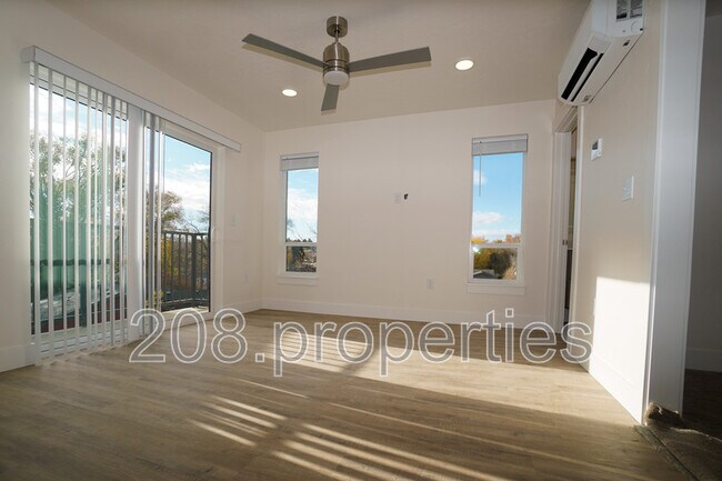 Building Photo - 4632 N Iota Ln