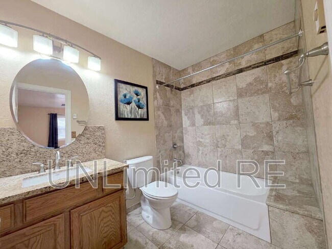 Building Photo - 2589 N Oakmont Dr