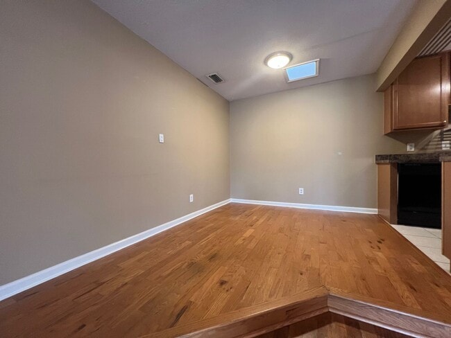 Building Photo - Audubon Park 2/2 Corner Unit Villa with La...
