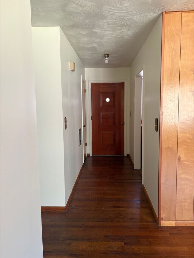 Building Photo - 3029 River Bend Dr