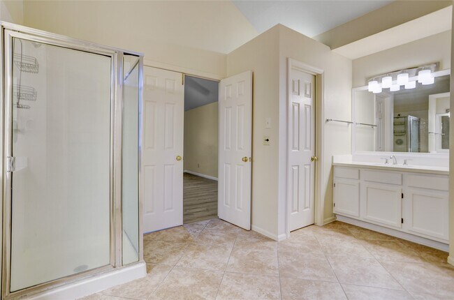 Building Photo - 10 E Trillium Cir