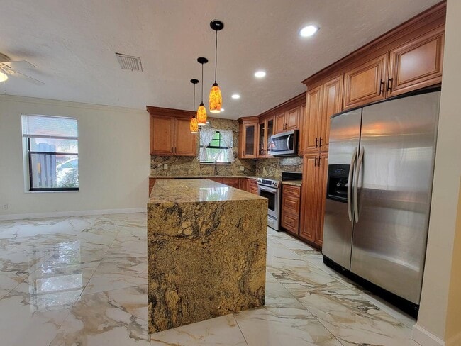 Primary Photo - 1436 SW 25th Way