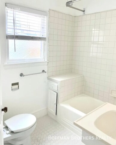 Building Photo - 2220 Ocean Park Blvd