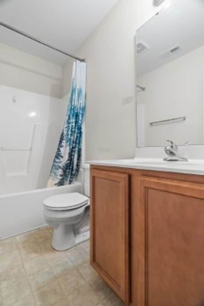 Building Photo - 2BR/2.5BA Townhome in The Gables