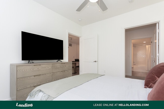 Building Photo - 9314 W Russell Rd