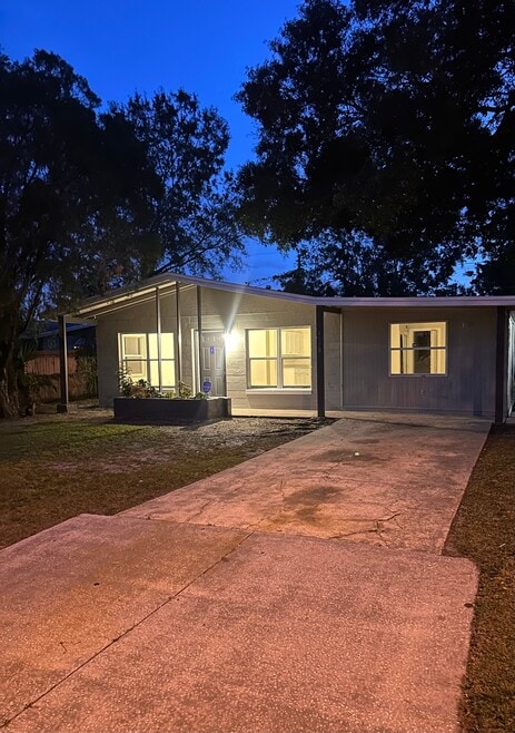 Building Photo - 4928 Shoshone St