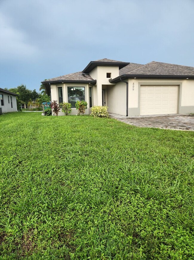 Building Photo - Duplex for rent