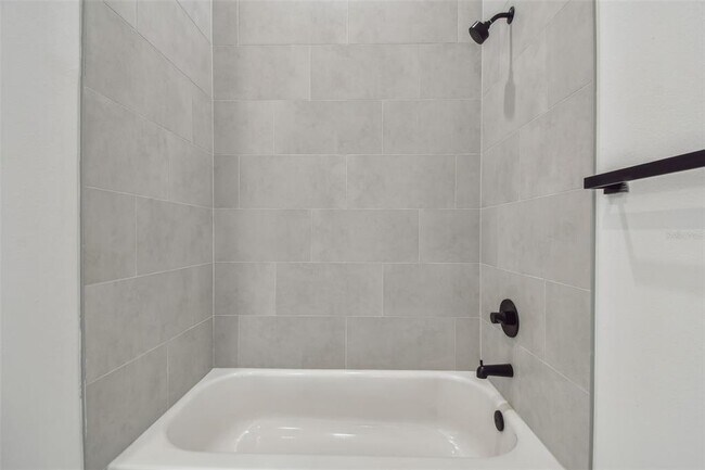 Building Photo - 3826 Pompano Dr SE