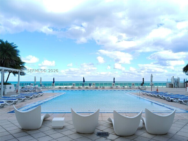 Building Photo - 2751 S Ocean Dr