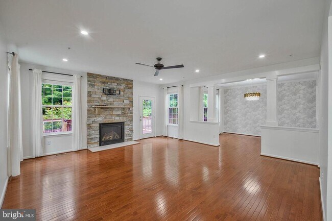 Building Photo - 3461 Eagle Ridge Dr