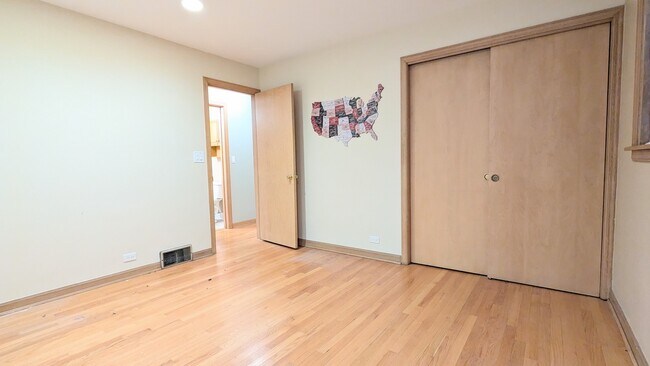 Building Photo - 736 N Wilshire Ln