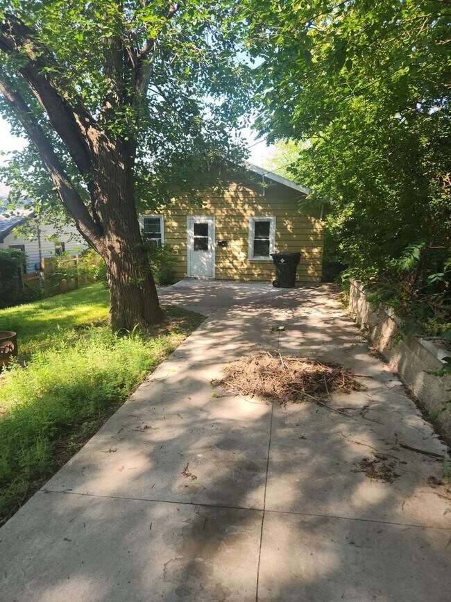 Building Photo - 2734 Virginia St