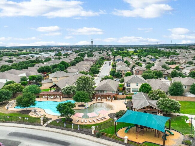 Building Photo - "Charming 3-Bed Oasis with 2.5 Baths in Sa...
