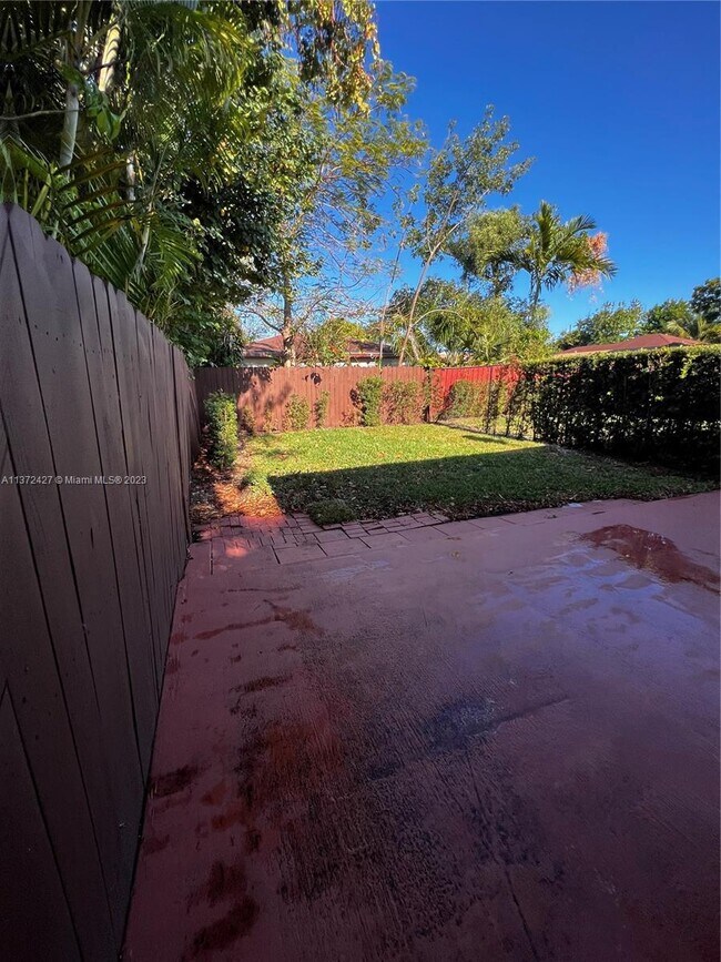 Building Photo - 16915 SW 94th Ct