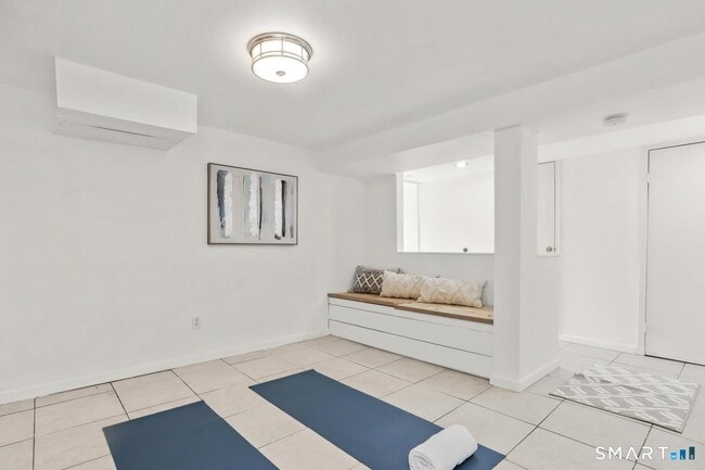 Building Photo - 28 Wessels Pl