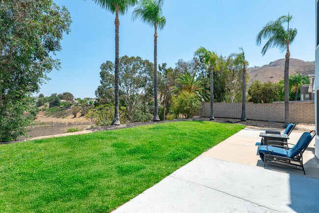 Building Photo - Luxe Spacious Home Near Parks Fully Equipped
