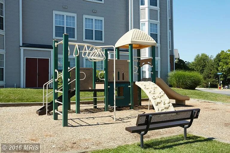 Building Photo - 20417 Riverbend Square