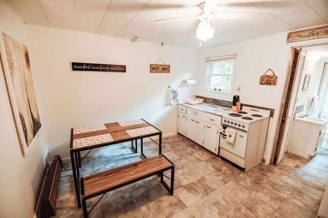 Building Photo - FULLY FURNISHED 1 Bed / 1 Bath Cabin locat...