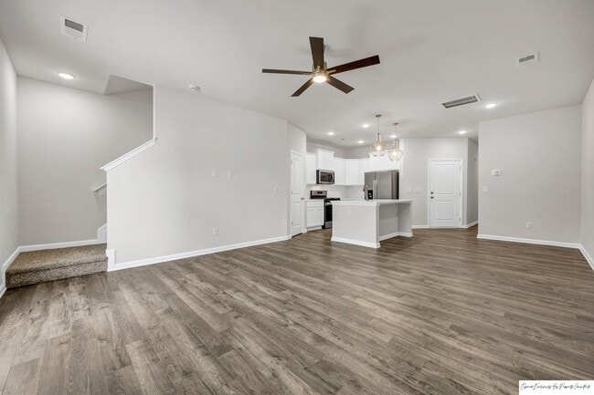Building Photo - TOWNHOME LOCATED IN NORTHEAST COLUMBIA