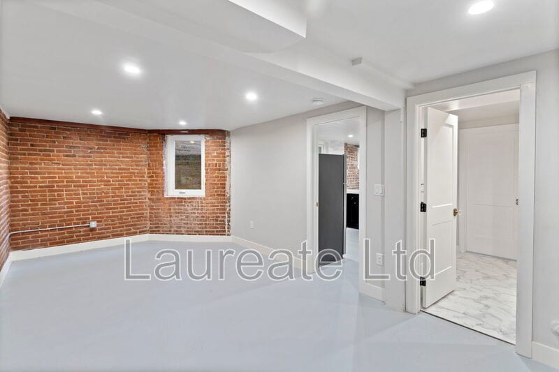Building Photo - 1256 N Clarkson St