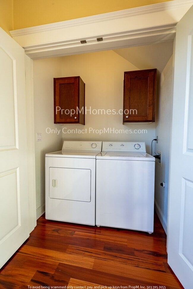 Building Photo - Gorgeous Humboldt Two Bedroom Townhouse In North Portland!