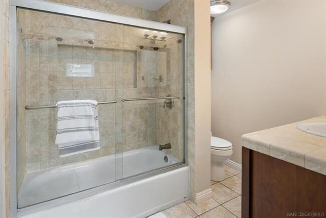 Building Photo - Stunning single-story Vista Del Cerro home with a private backyard oasis designed for effortless ...