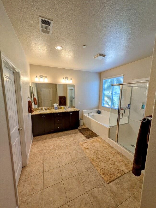 Building Photo - 3433 Arborview Dr
