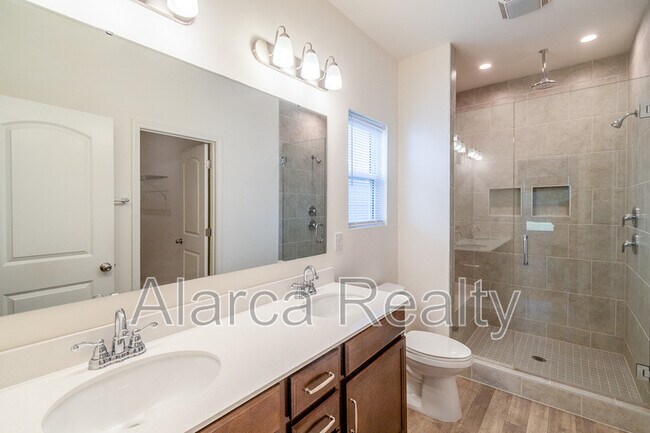 Building Photo - 764 Alexander Commons Dr