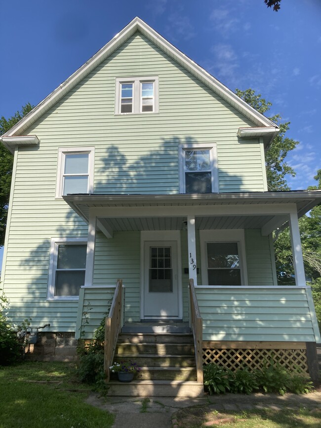 Primary Photo - 139 Fairview Ave