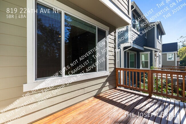 Building Photo - 819 224th Ave NE