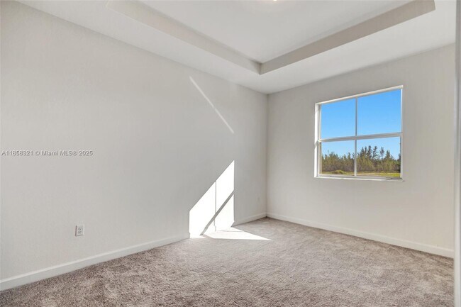 Building Photo - 2546 SE 29th St