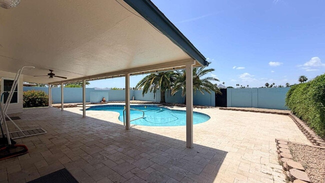 Building Photo - 3827 E Larkspur Dr